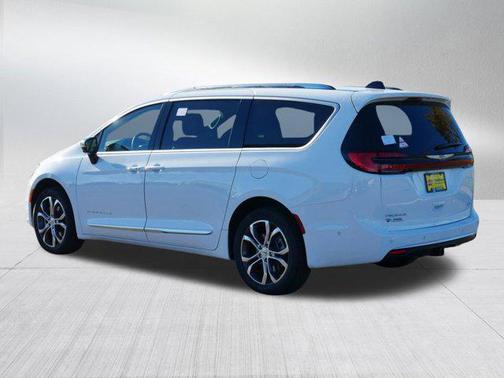 2025 Chrysler Pacifica L