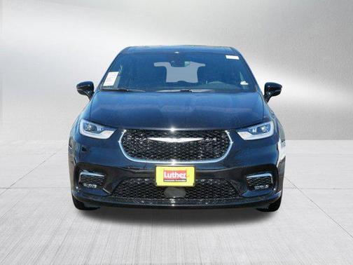 Diamond Black Crystal Pearlcoat 2026 Chrysler Pacifica Limited