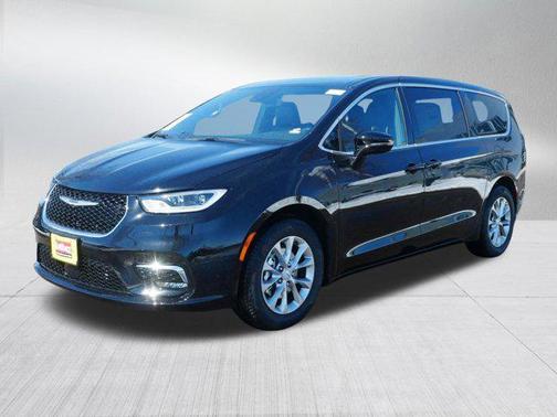 Diamond Black Crystal Pearlcoat 2026 Chrysler Pacifica Limited