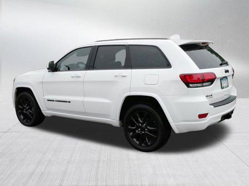 2022 Jeep Grand Cherokee Laredo