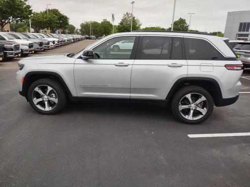 Silver Zynith 2025 Jeep Grand Cherokee Limited