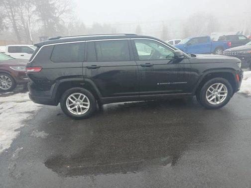 2022 Jeep Grand Cherokee L Laredo