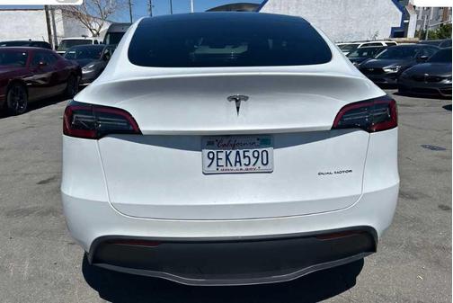 Pearl White Multi-Coat 2023 Tesla Model Y Long Range Dual Motor All-Wheel Drive