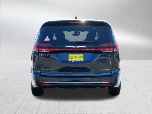 2025 Chrysler Pacifica Hybrid Select