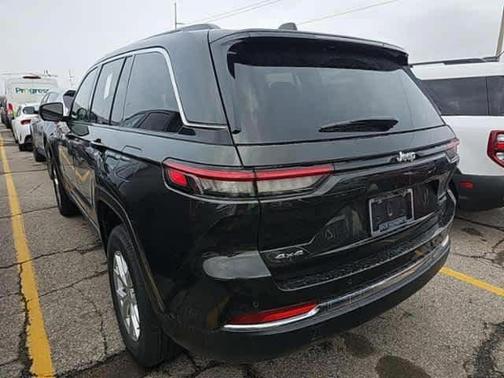 Rocky Mountain Pearlcoat 2023 Jeep Grand Cherokee Limited