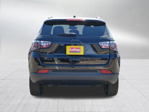 Diamond Black Crystal Pearlcoat 2026 Jeep Compass Latitude