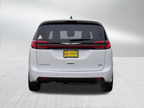 2025 Chrysler Pacifica L