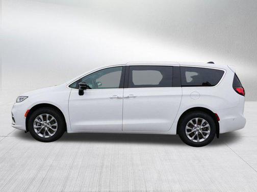2025 Chrysler Pacifica L