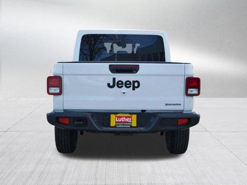 Bright White Clearcoat 2026 Jeep Gladiator Sahara 4x4