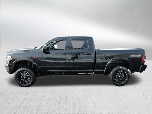 2022 RAM 2500 Laramie Crew Cab 4x4 6'4' Box