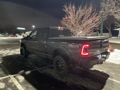 2022 RAM 2500 Laramie Crew Cab 4x4 6'4' Box