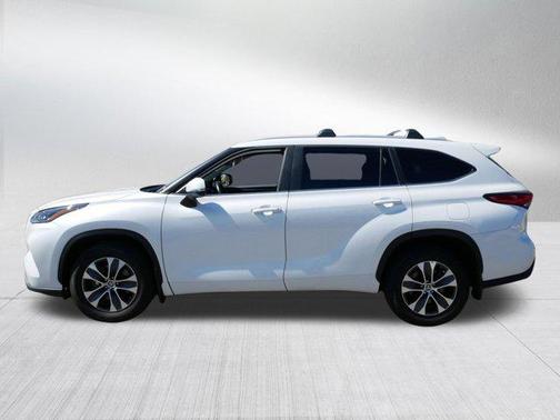 Wind Chill Pearl 2023 Toyota Highlander XLE