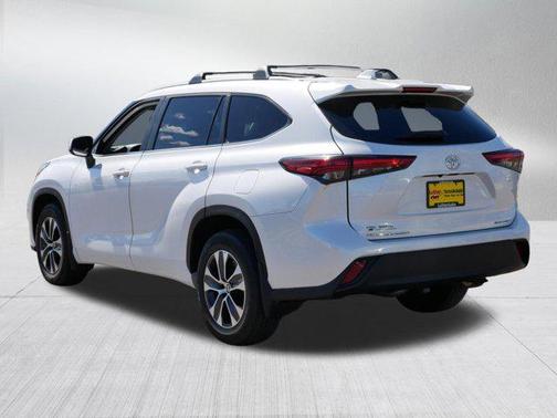 Wind Chill Pearl 2023 Toyota Highlander XLE