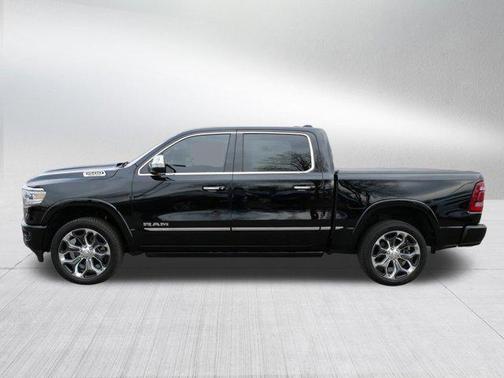 Diamond Black Crystal Pearlcoat 2022 RAM 1500 Limited