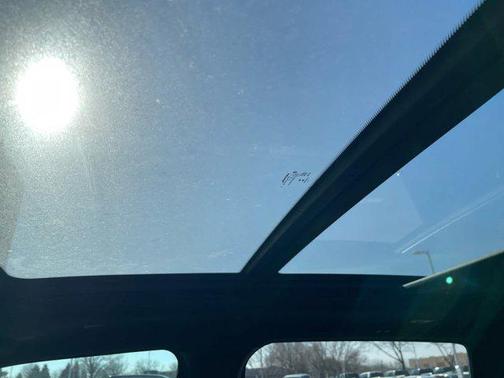 Diamond Black Crystal Pearlcoat 2022 RAM 1500 Limited