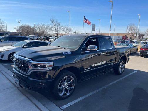 Diamond Black Crystal Pearlcoat 2022 RAM 1500 Limited