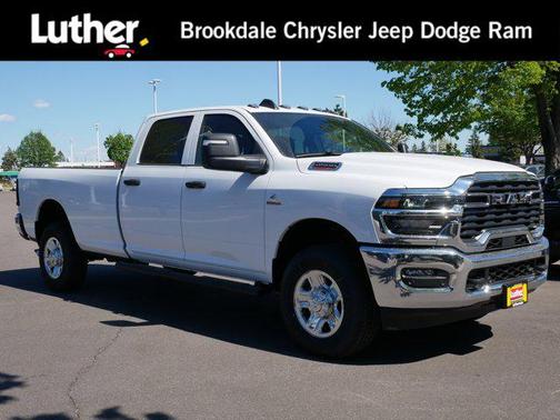 Bright White Clearcoat 2026 RAM 2500 Tradesman Crew Cab 4x4 8' Box