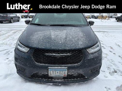 2024 Chrysler Pacifica Hybrid Premium S Appearance Pkg