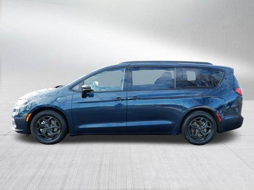 2024 Chrysler Pacifica Hybrid Premium S Appearance Pkg