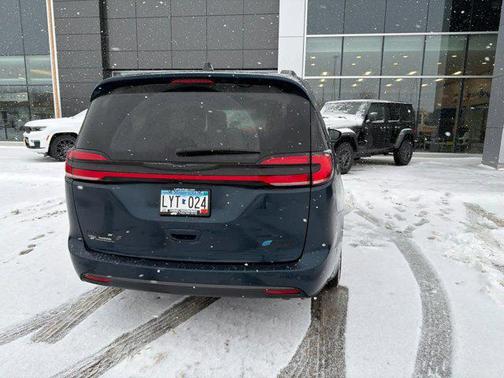 2024 Chrysler Pacifica Hybrid Premium S Appearance Pkg