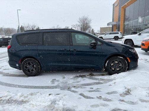 2024 Chrysler Pacifica Hybrid Premium S Appearance Pkg