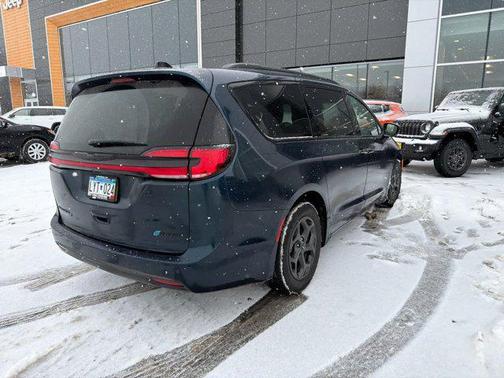 2024 Chrysler Pacifica Hybrid Premium S Appearance Pkg