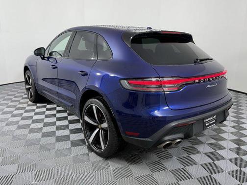 2025 Porsche Macan Base