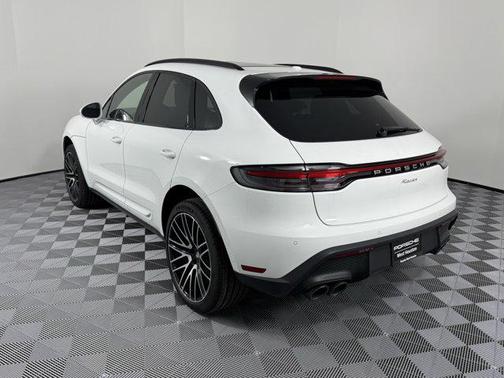2025 Porsche Macan Base