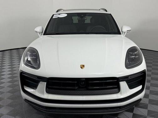 2025 Porsche Macan AWD