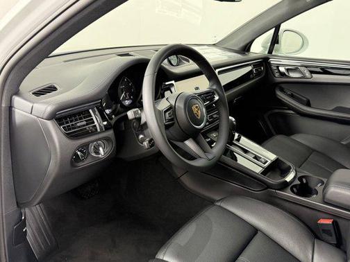 2025 Porsche Macan AWD