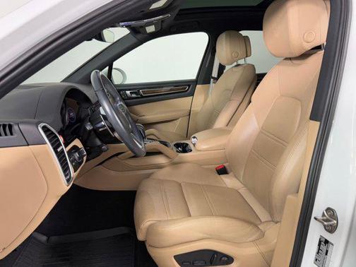 2023 Porsche Cayenne Platinum Edition