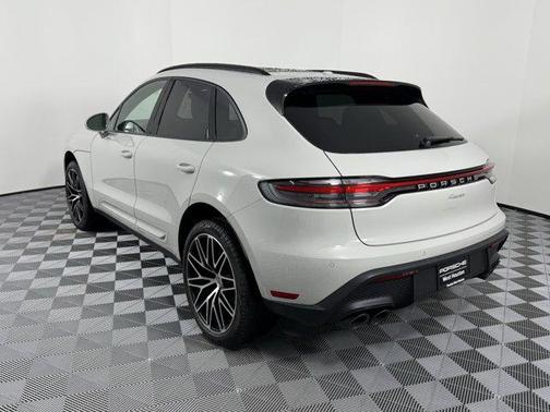 2025 Porsche Macan Base