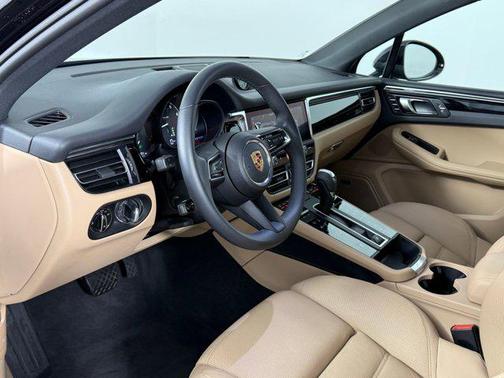 2025 Porsche Macan AWD