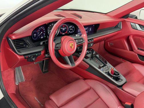 2022 Porsche 911 Carrera