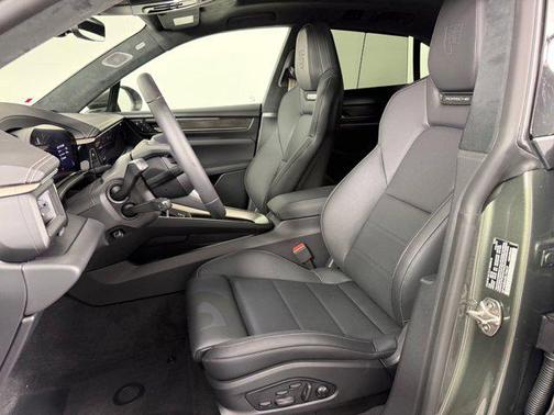 2025 Porsche Macan Turbo