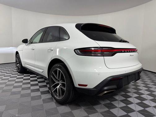 2025 Porsche Macan AWD