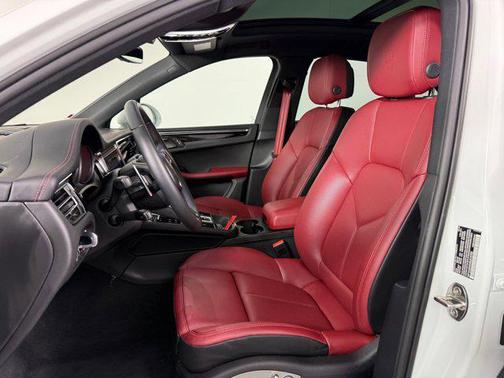 2025 Porsche Macan AWD