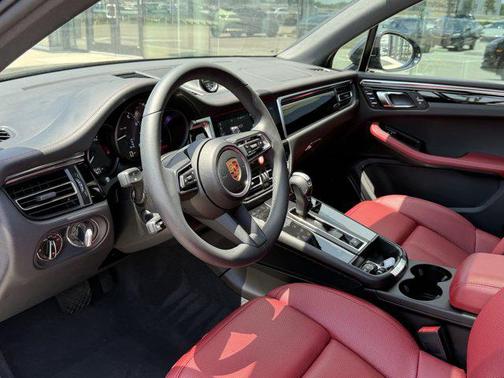 2025 Porsche Macan Base