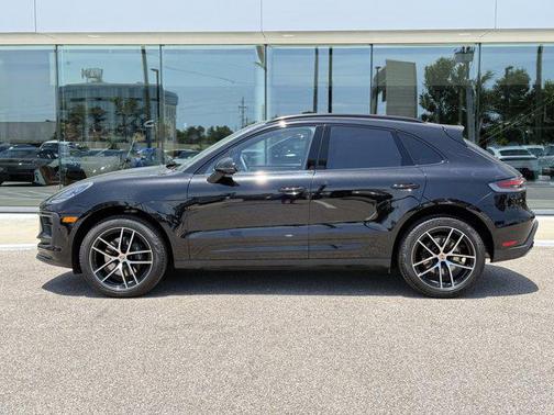 2025 Porsche Macan Base