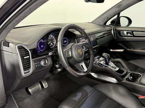 2022 Porsche Cayenne E-Hybrid S