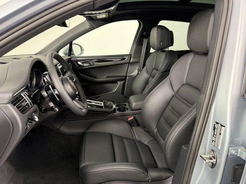 2025 Porsche Macan AWD