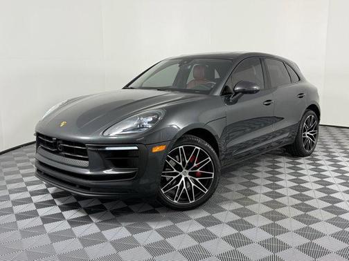 2025 Porsche Macan Base