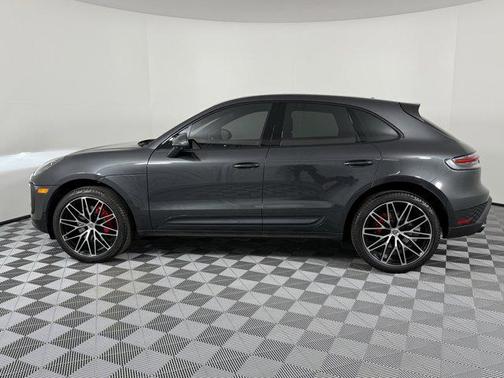 2025 Porsche Macan Base