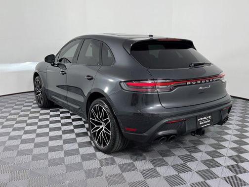 2025 Porsche Macan Base