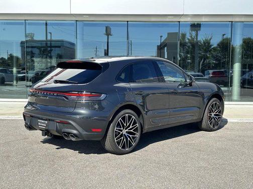 2025 Porsche Macan Base