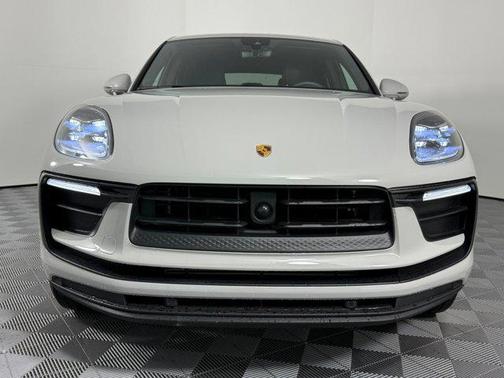 2025 Porsche Macan AWD