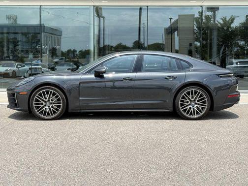 2025 Porsche Panamera 4
