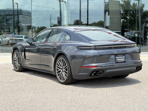 2025 Porsche Panamera 4
