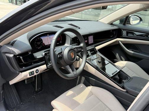 2025 Porsche Panamera 4