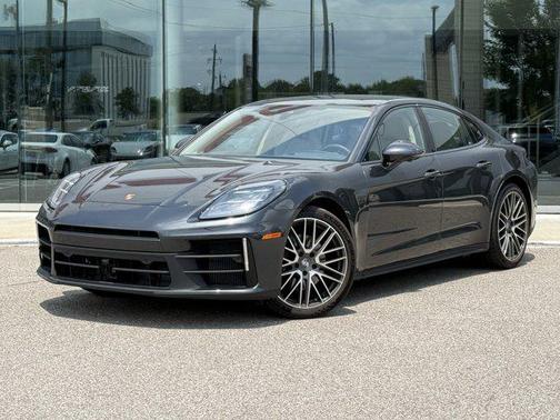 2025 Porsche Panamera 4